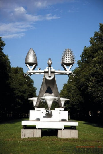 ARTZUID 2009 archief Bruno Gironcoli - "Fingerhüte"