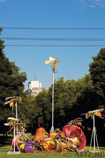 ARTZUID 2009 archief Florentijn Hofman Rottend Fruit en Wespen