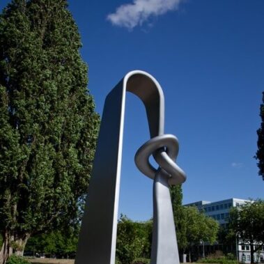 Shinkichi Tajiri - Folded Overhand Knot