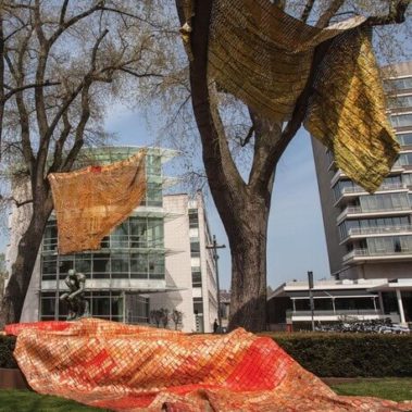 El Anatsui - Drying towels and pants-ARTZUID-2013-archief