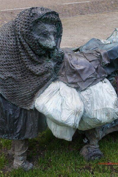 Laura Ford - Rag and Bone with Bags-ARTZUID-2013-archief