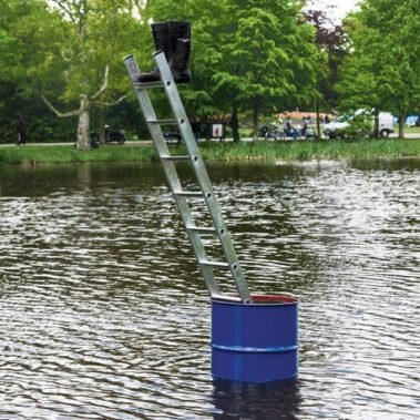 Roman Signer - Leiter mit Stiefeln-ARTZUID-2013-archief