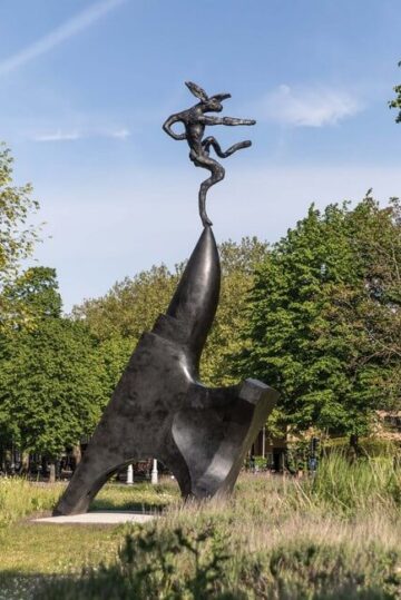 Barry Flanagan – ‘Large Nijinski on Anvil point’ (2001)