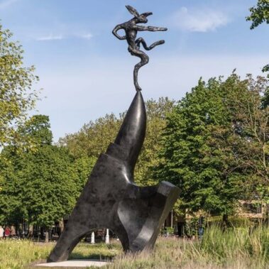 Barry Flanagan ā āLarge Nijinski on Anvil pointā (2001)