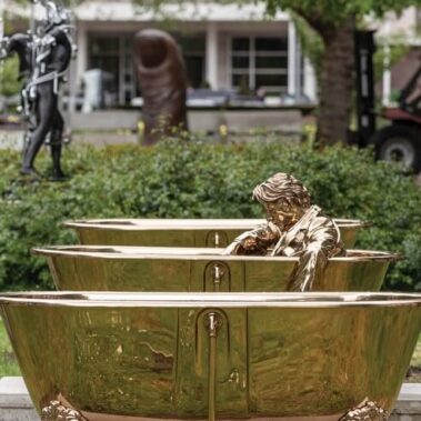 Jan Fabre ā ā7 bathtubs and the man who writes on waterā (2006)