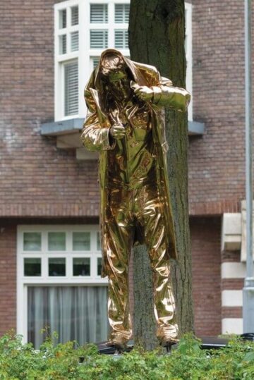 Jan Fabre – ‘De man die vuur geeft’ (2002)