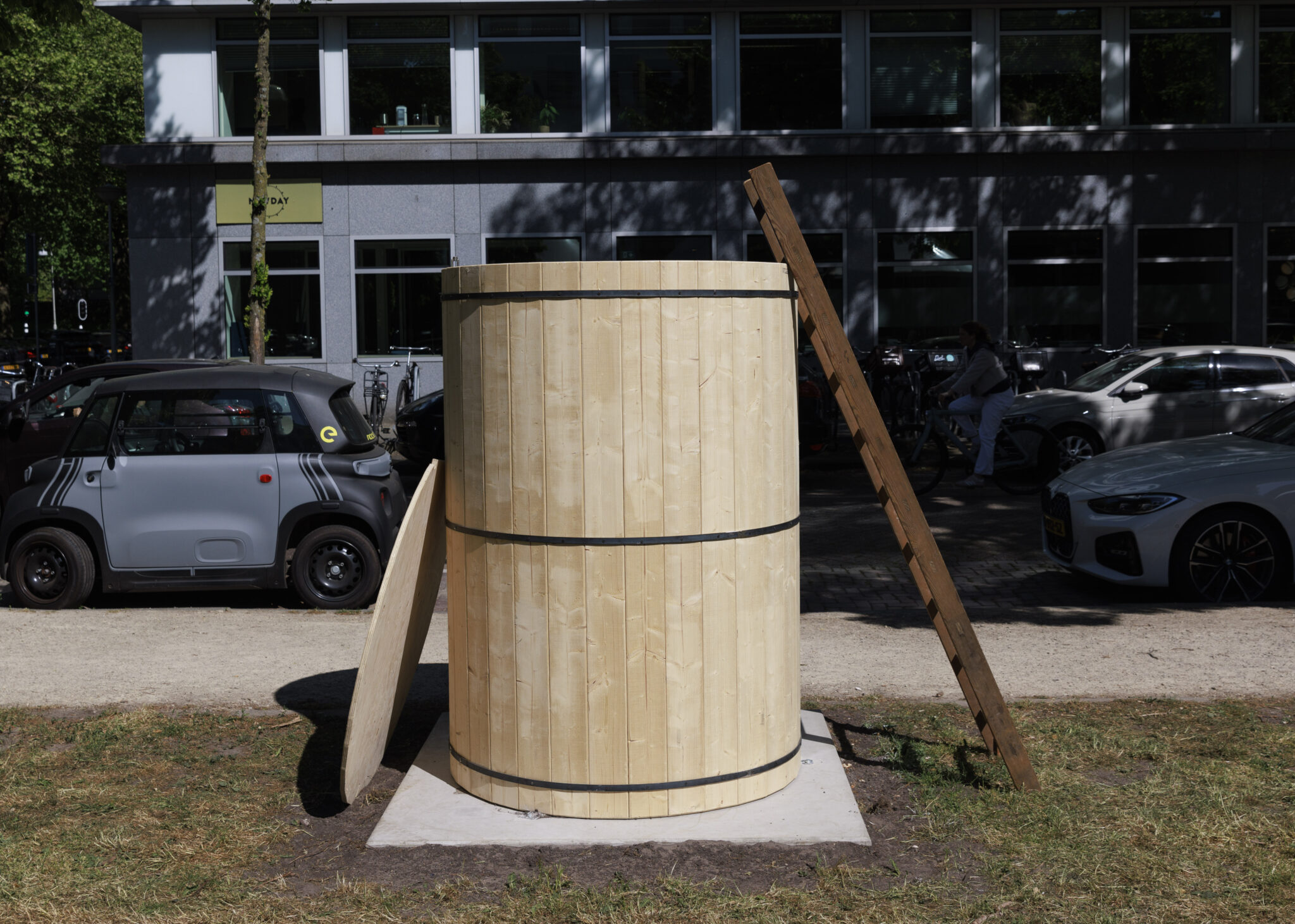 ARTZUID 2025 - Eji Watanabe - A Barrel with Ceramic Airplanes